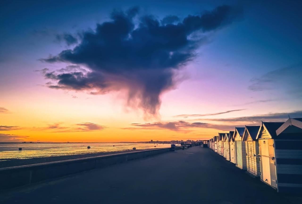 Seafront Suites - Close To Beach, Train Station & Southend Airport Southend-on-Sea Exterior foto