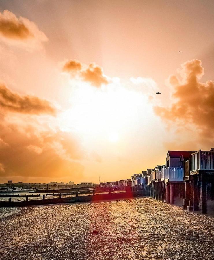 Seafront Suites - Close To Beach, Train Station & Southend Airport Southend-on-Sea Exterior foto